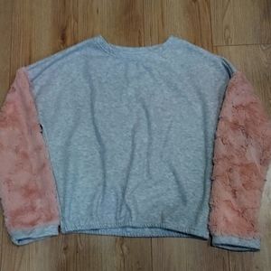 Grey sweatshirt with pink fluffy sleeves